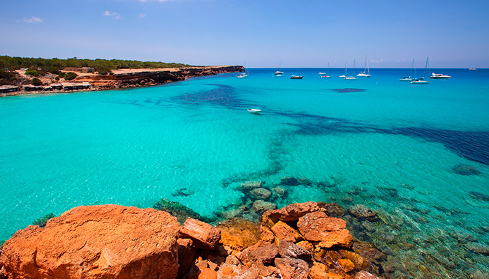 Agua cristalina de la Cala Saona