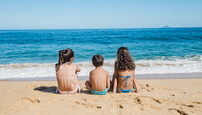 Niños disfrutando de sus vacaciones en Formentera