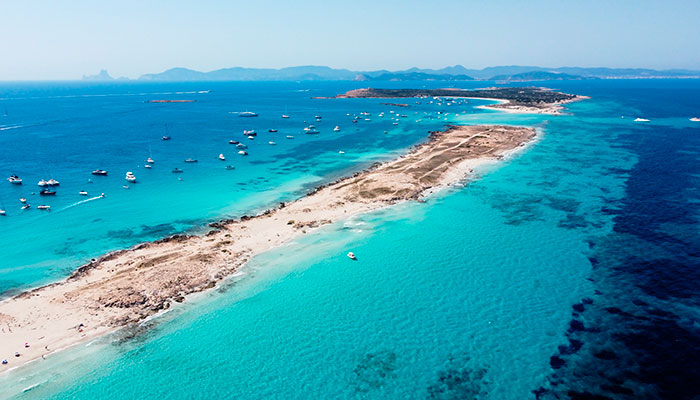 Vista aérea de la playa de Ses Illetes en Formentera