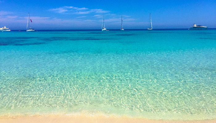 Vista desde una de las playas nudistas de Formentera